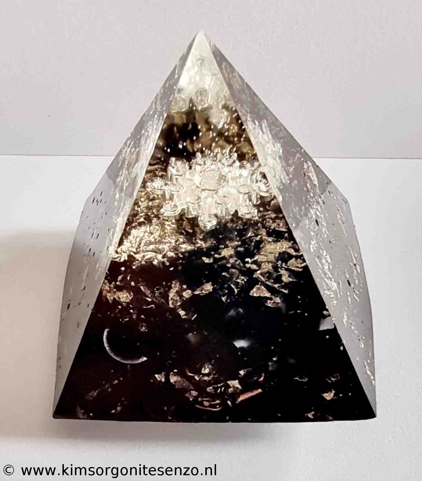 Orgonites, Piramides, Mini Piramide met Bergkristal