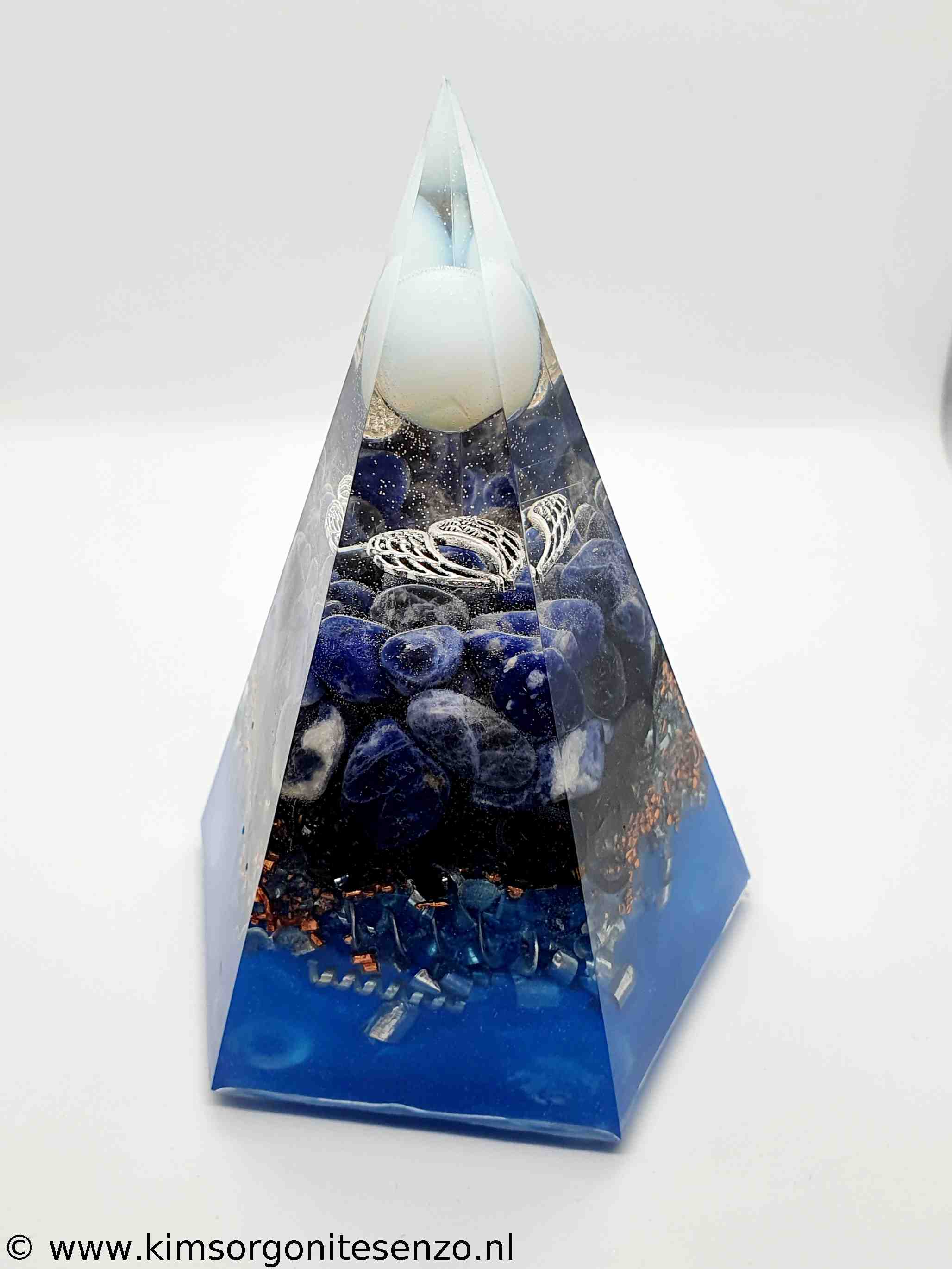 Orgonites, Piramides, Piramide Medium vijfhoek Piramide met Opaliet, Sodaliet en Bergkristal