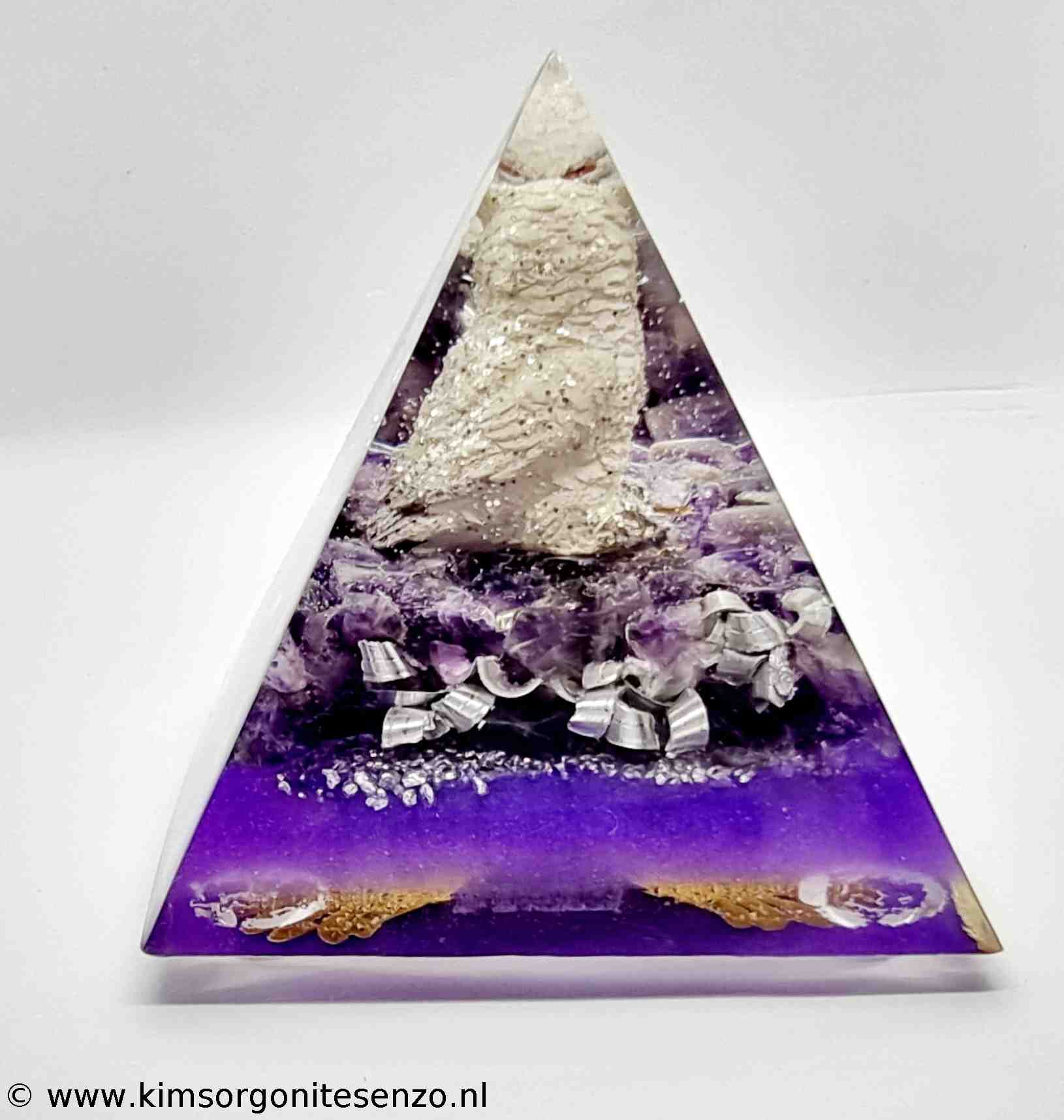 Orgonites, Piramides, Middel Piramide met Amethist en Bergkristal