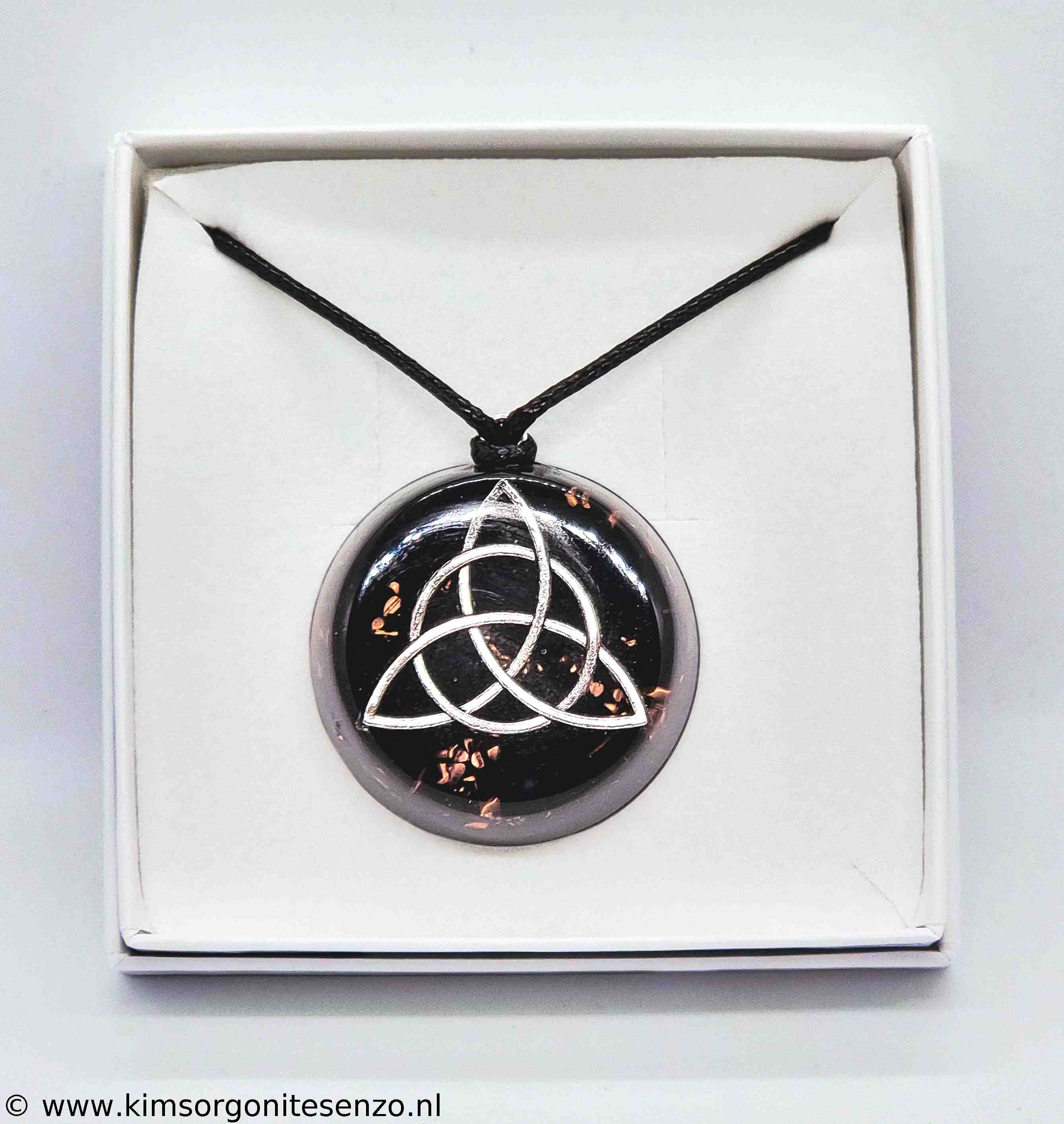 Zwarte Toermalijn & Shungiet Kettingen 07 Amulet Triskelion