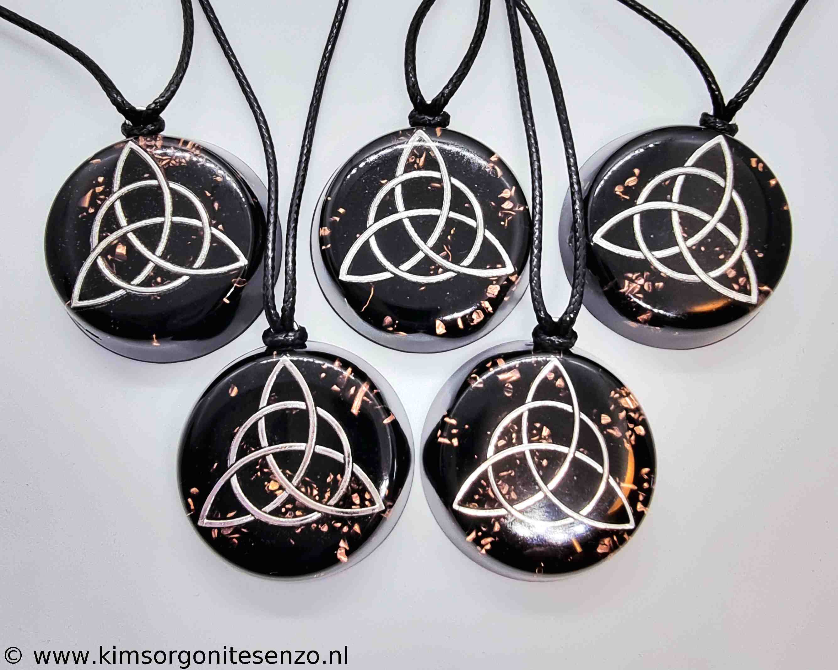 Zwarte Toermalijn & Shungiet Kettingen 07 Amulet Triskelion