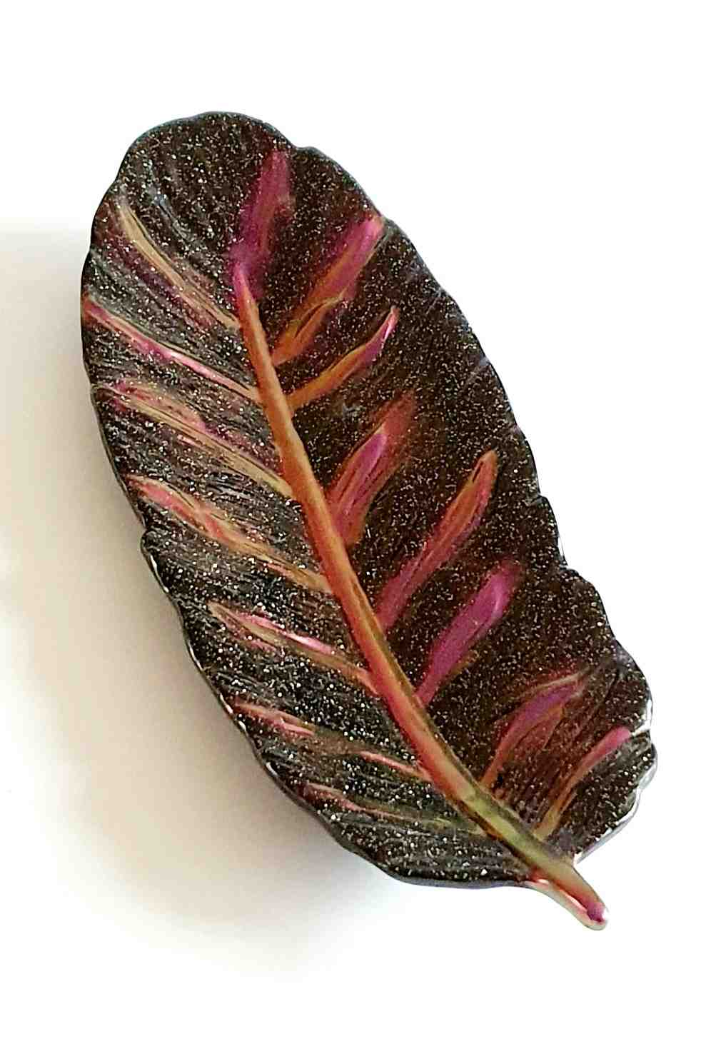 Resin art, Verenschaaltje Glitter zwart met roze/paars klein